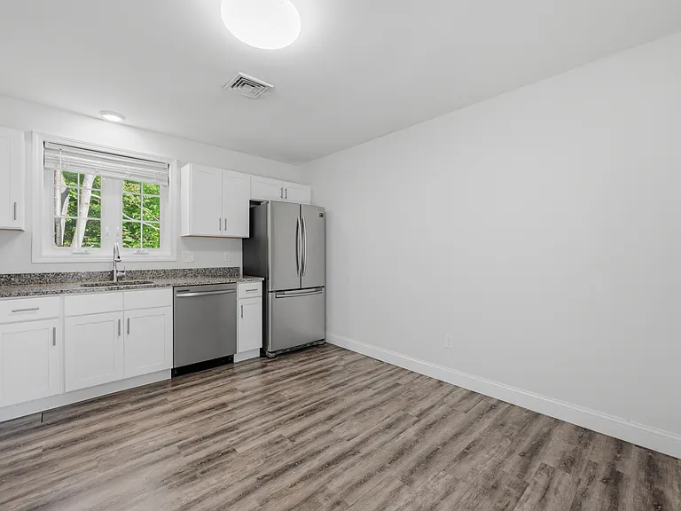 111 Laurel Ct #3 — Photo 5