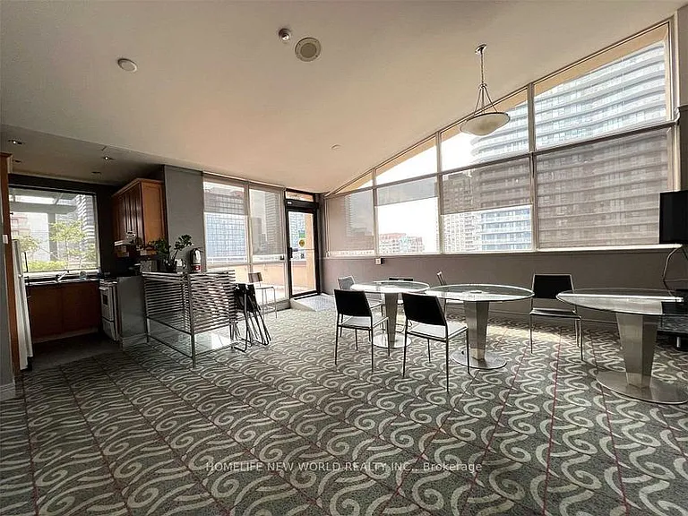 555 Yonge St #513 — Photo 24
