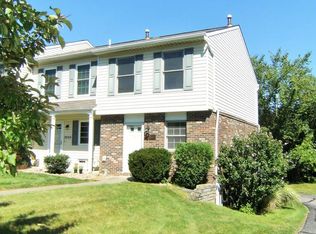 2553 Hawthorne Dr, Oakdale, PA 15071