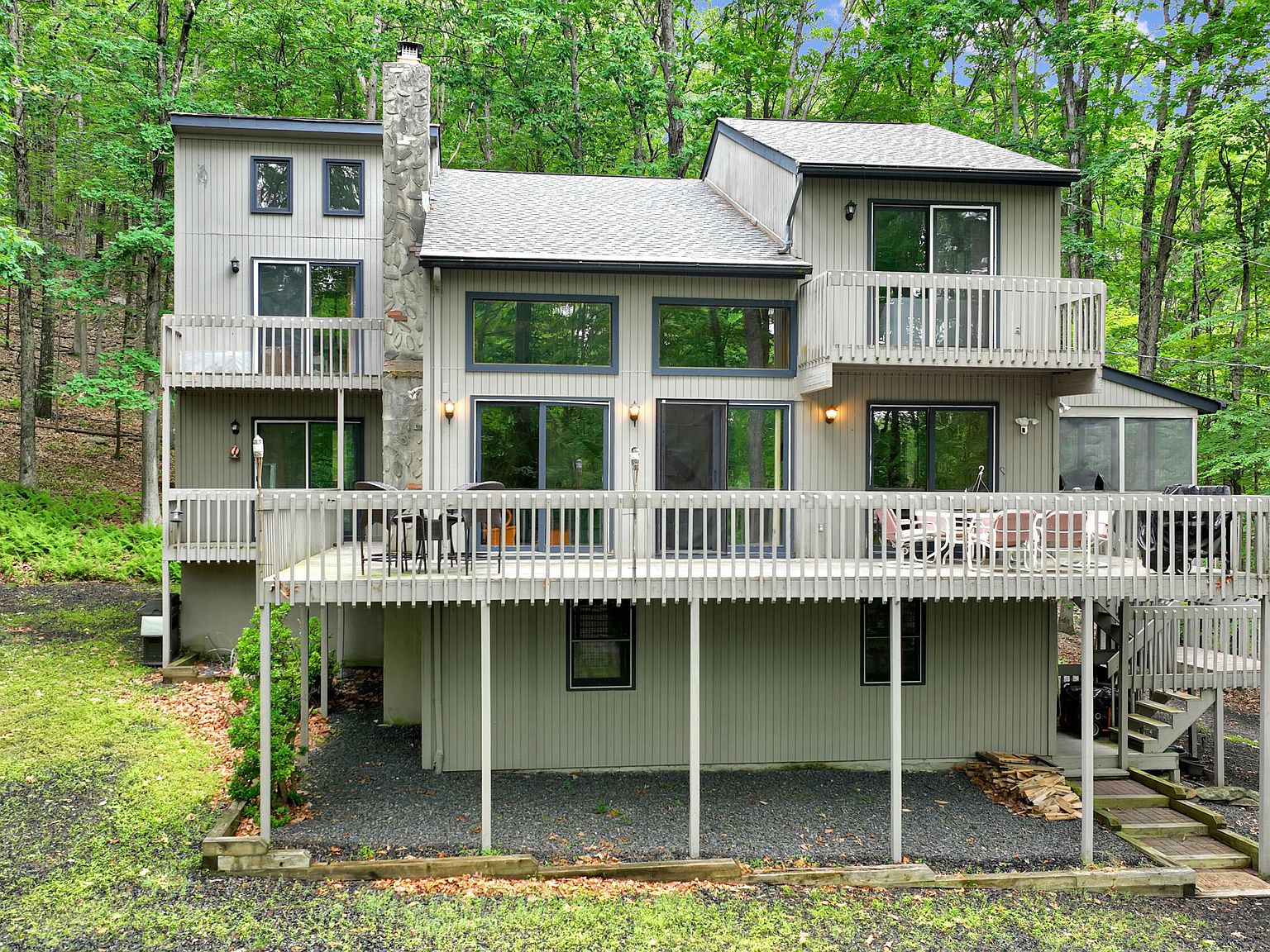 7022 Woodbridge Dr W, Bushkill, PA 18324 | Zillow