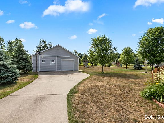 4th image of 9483 Deerway Ct
