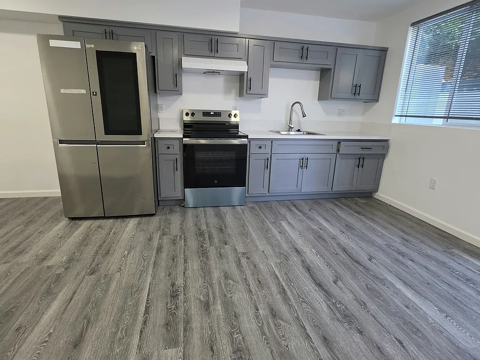 4222 Kenwood Ave #4222