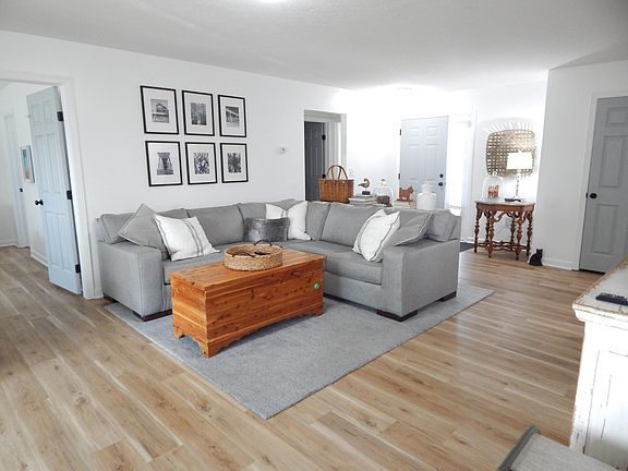 4th image of 5121 Country Place Ln