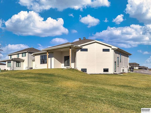 2nd image of 10201 Cove Hollow Dr
