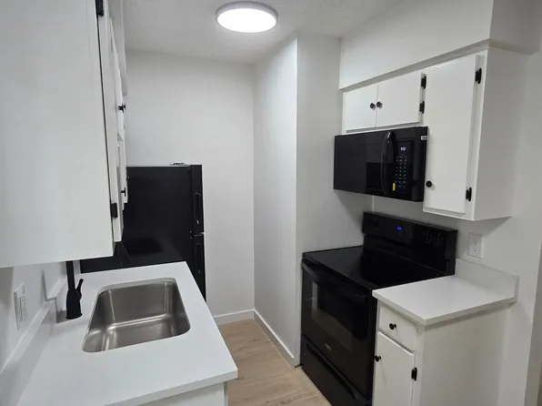 West Apartments, 115 E 16th St #1a5b7607d, Tulsa, OK 74119