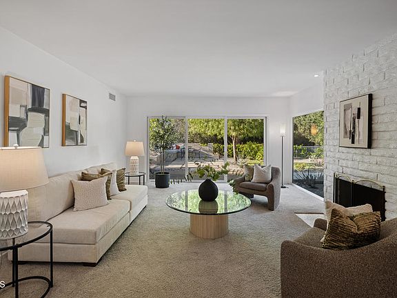 4th image of 1283 Oakglen Ave