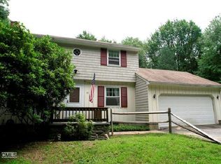 75 Blueberry Hill Rd, Bridgewater, CT 06752