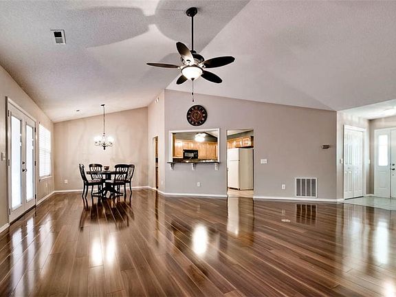 5th image of 44 Ettington Dr