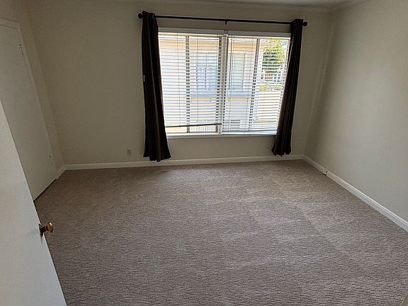 5th image of 1031 Noel Dr APT A