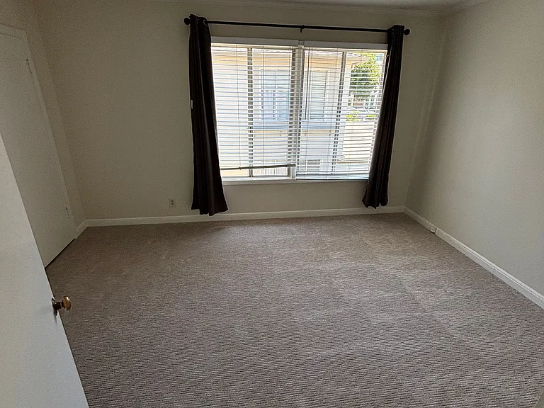1031 Noel Dr #E — Photo 12