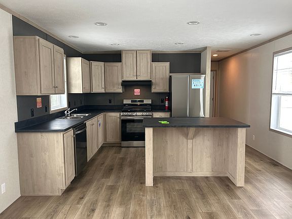 2nd image of 215 S Lyon Woods #96