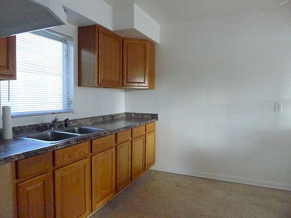 3rd image of 1307 N Ferncreek Ave