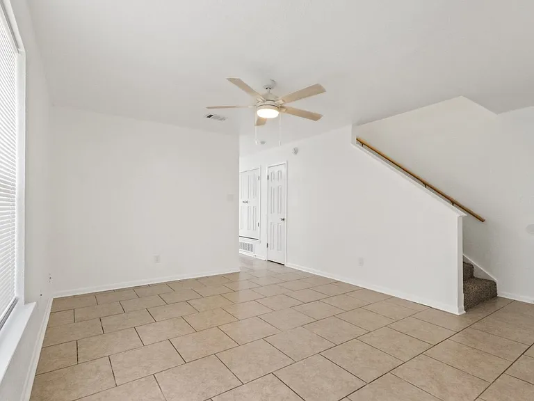 2410 Royal Crest Cir — Photo 3