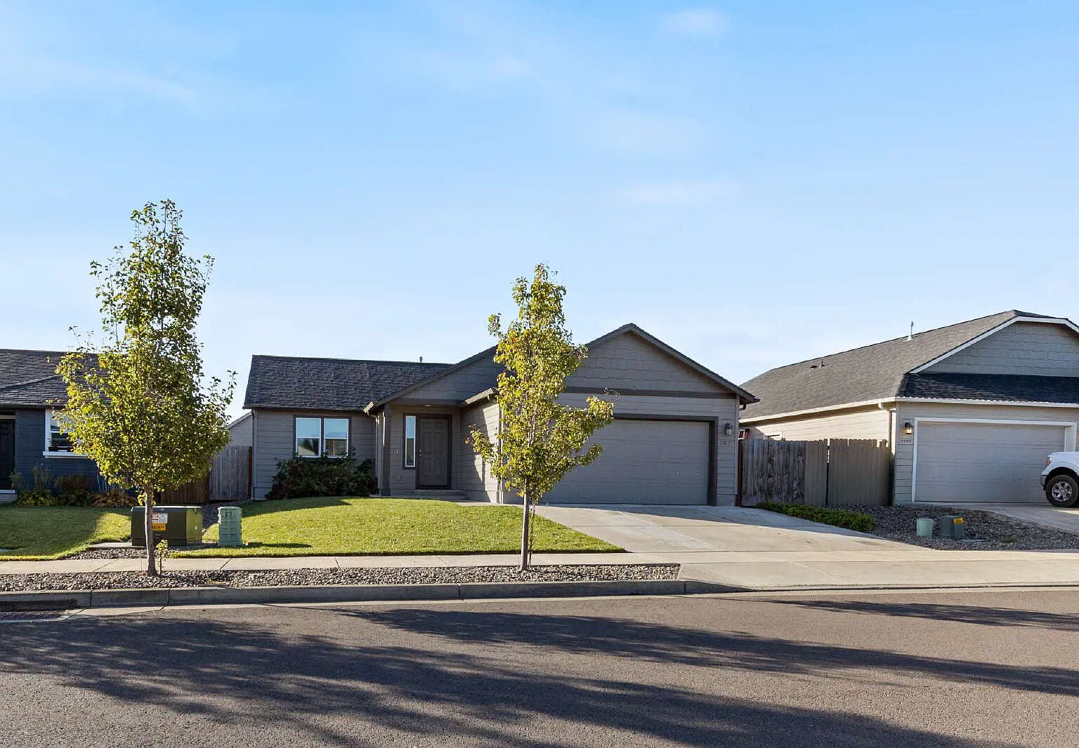 3 bed, 2.0 bath, 1200 sqft, $2,400 — Photo 2