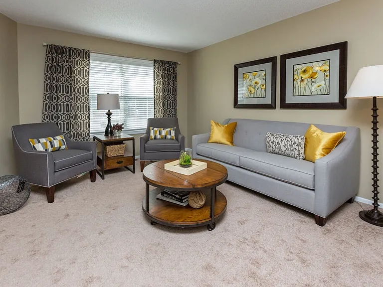 Ashworth Pointe & Foxboro Townhomes — Photo 8