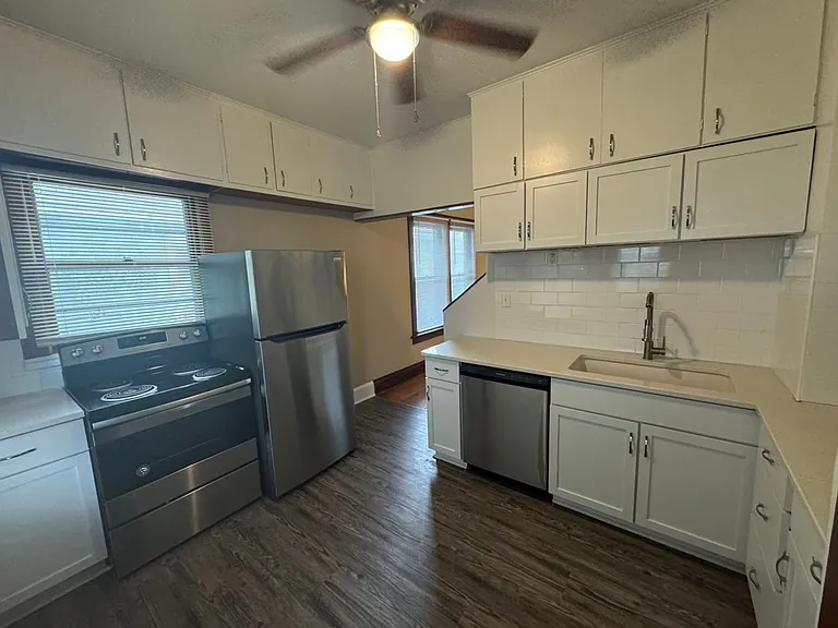 3205 8th Ave — Photo 3