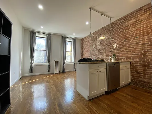 Rented by TheRealEstateCompany.com LLC | media 23