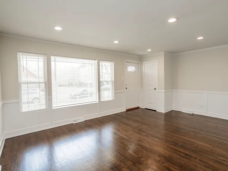 9206 S Harper Ave — Photo 3