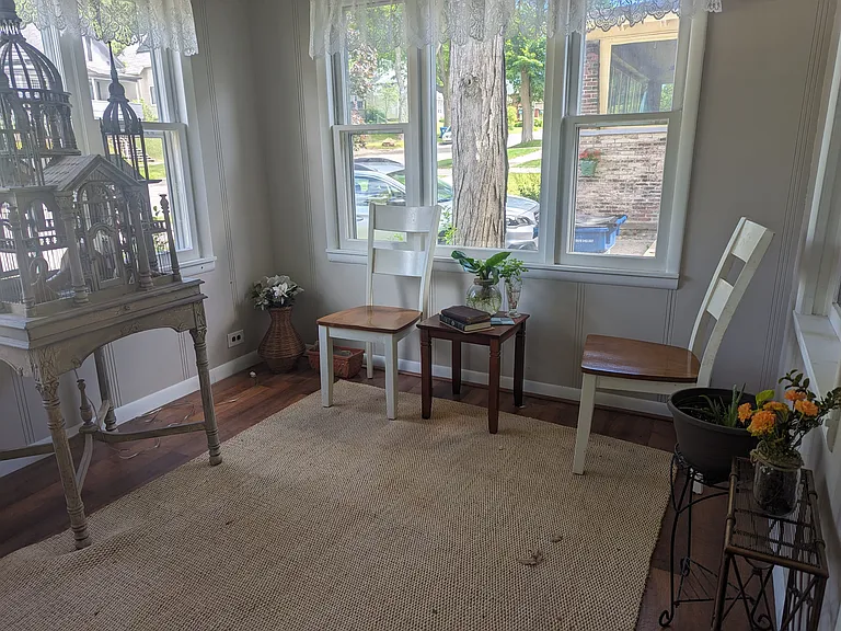 434 E Chapin St — Photo 4
