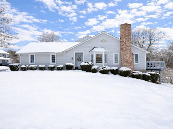 1 Chenin Run, Fairport, NY 14450