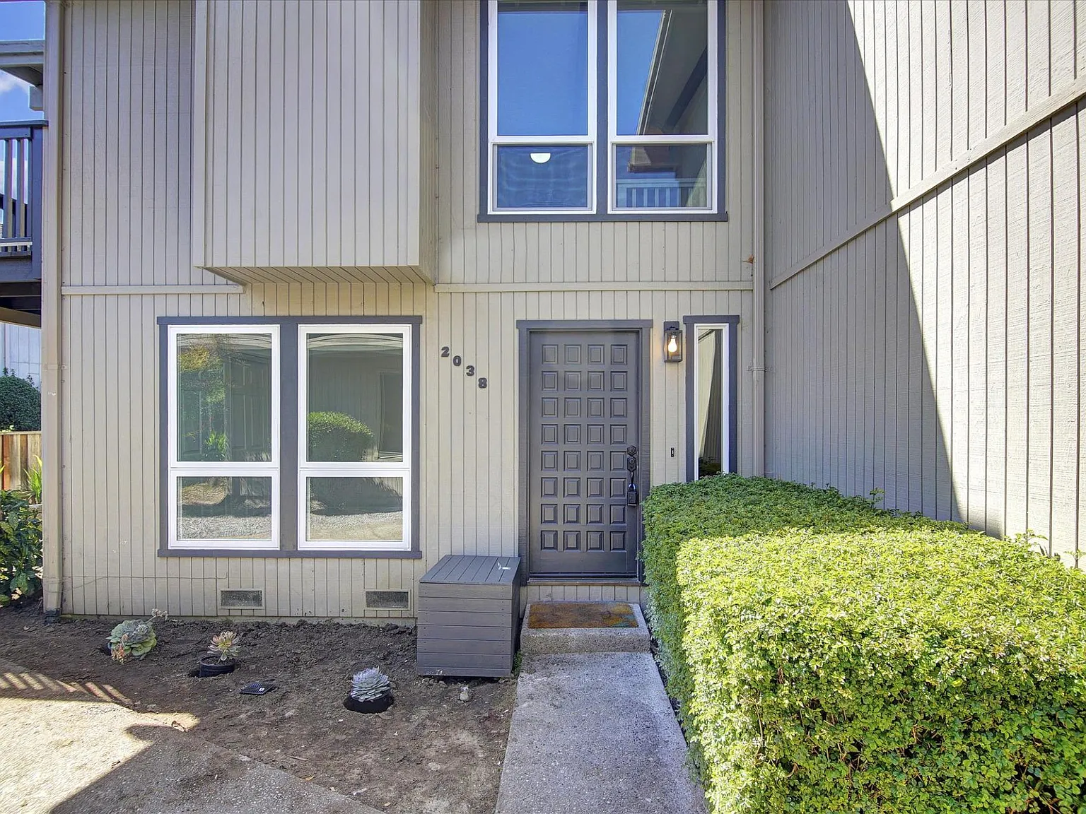 2 bed, 1.5 bath, 1200 sqft, $3,750 — Photo 2