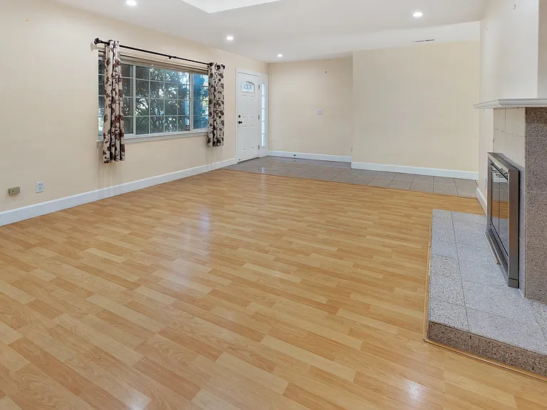 12504 Saratoga Ave — Photo 3