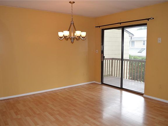 5th image of 26 Milford Ln APT G