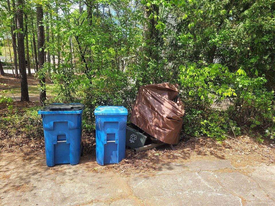 2nd image of 2004 Plantation Rd SW