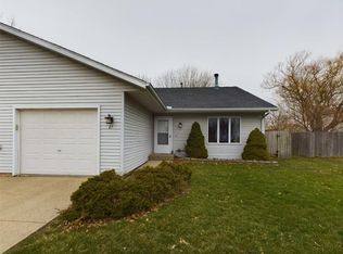 27 Elm Ridge Dr, North Liberty, IA 52317