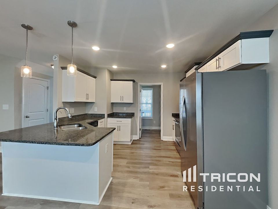 1st image of 522 Somerset Ln
