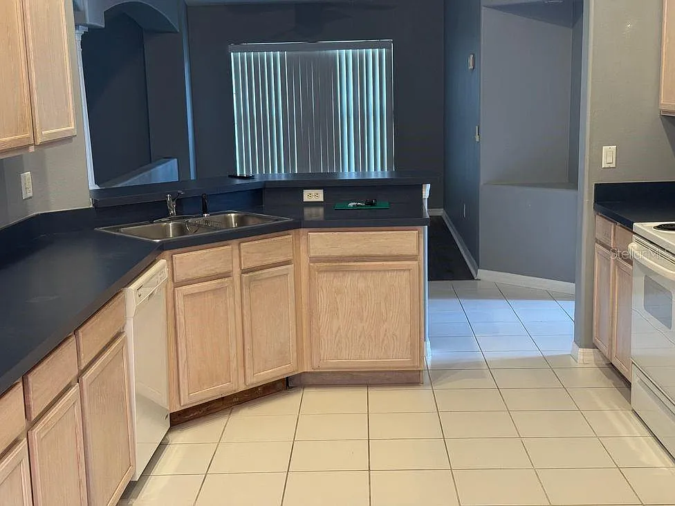 3 bed, 2.0 bath, 1796 sqft, $2,400 — Photo 4