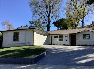 21516 Dumetz Rd, Woodland Hills, CA 91364