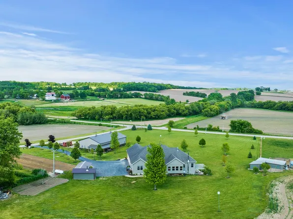 17568 Yale Bridge Rd, Davis, IL 61019