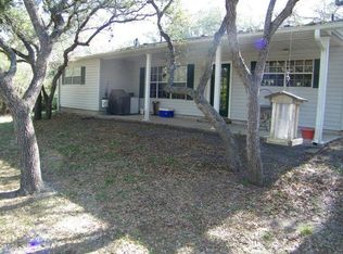 118 Rainbow Rd, Cuero, TX 77954