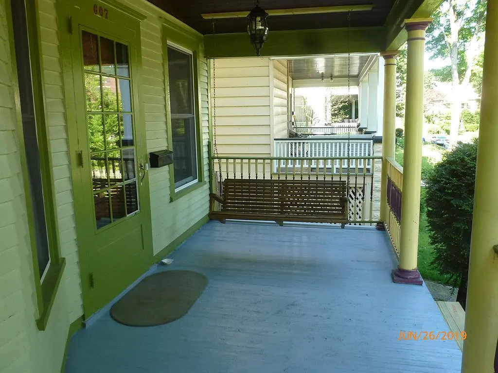 607 W 2nd St photo 1