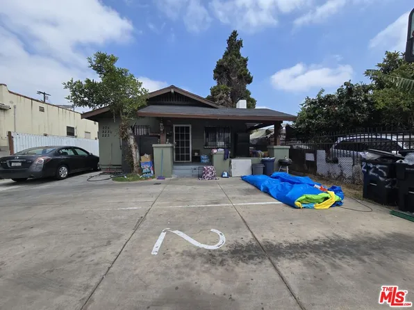 223 E 74th St, Los Angeles, CA 90003