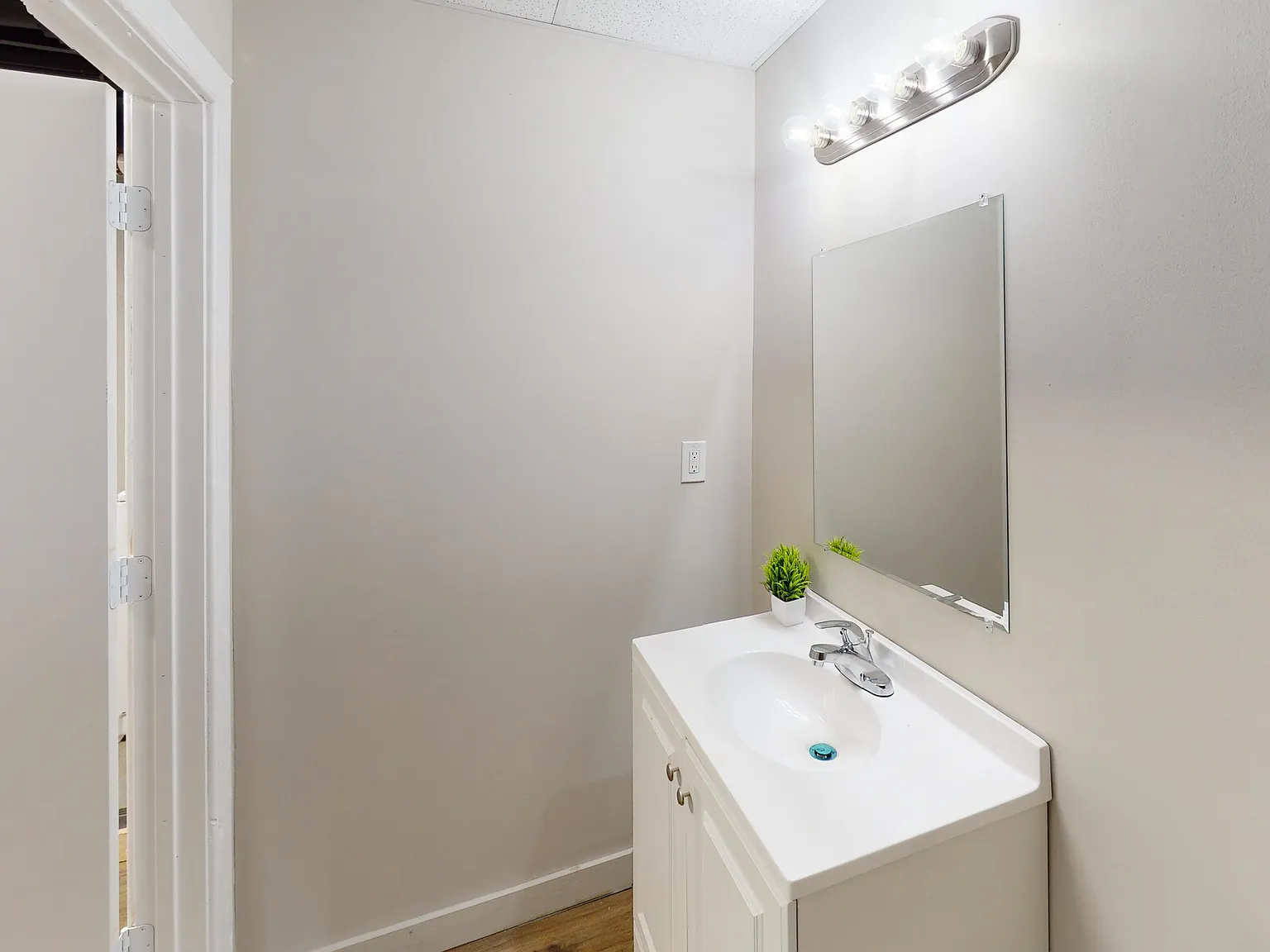 4 bed, 3.0 bath, 1432 sqft, $1,087 — Photo 3