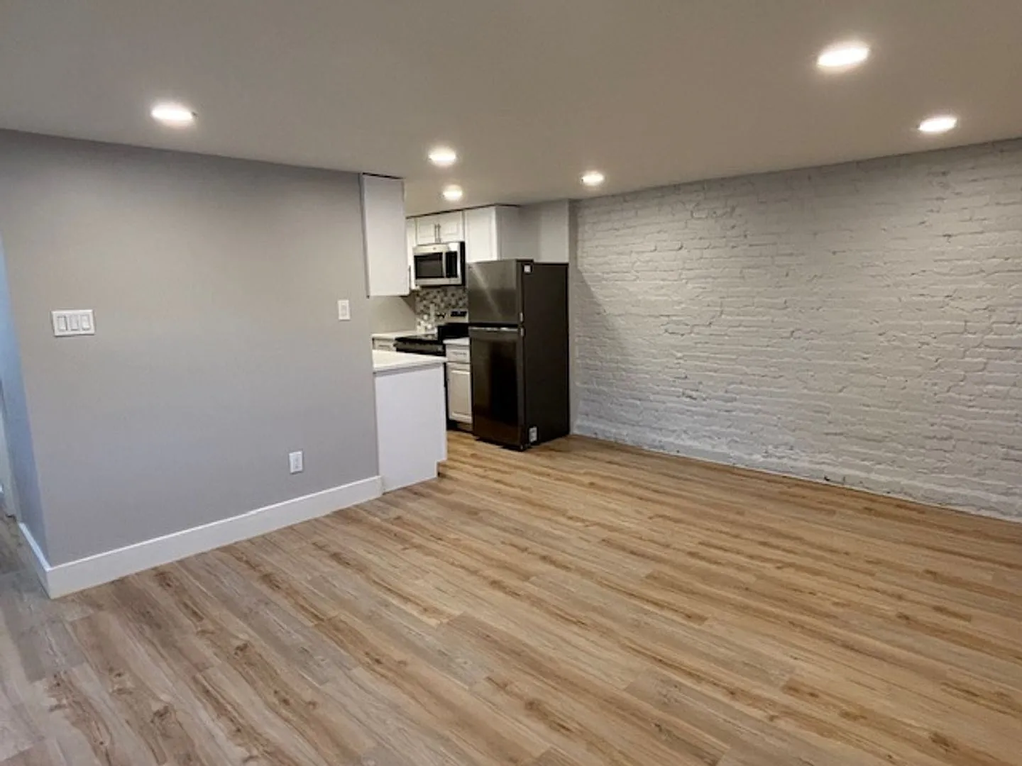 443 10th St NE — Photo 2