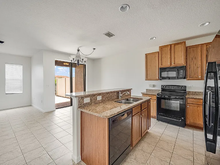 733 Ventura Dr — Photo 9