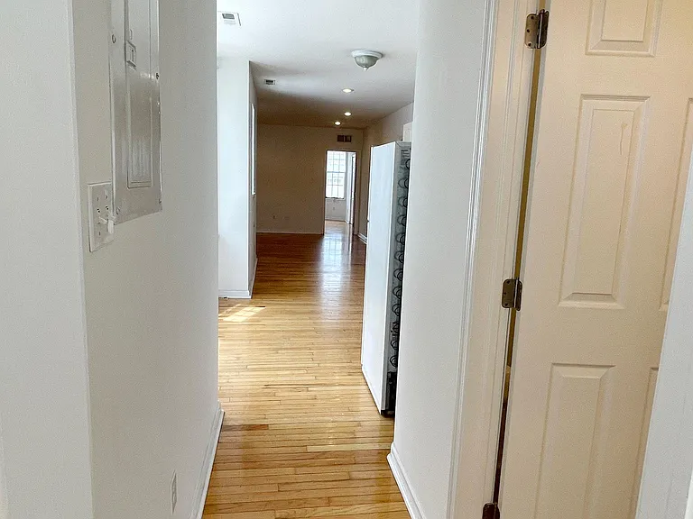 2403 S Broad St — Photo 25