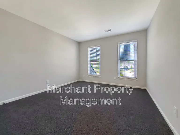 15 Silverthorn Ct — Photo 27
