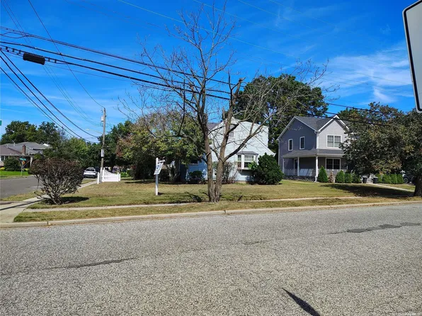 286 Dorchester Road, Garden City South, NY 11530