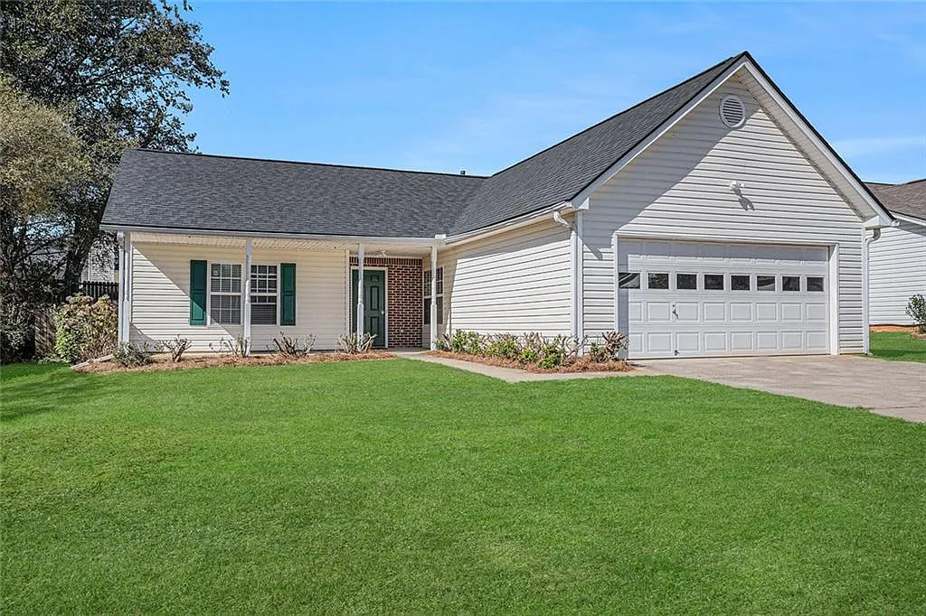 3 bed, 2.0 bath, 1727 sqft, $2,350 — Photo 2