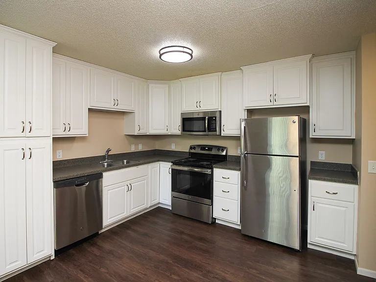 Golden Creek Apartments — Photo 3