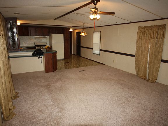 4th image of 302 Parker Dr