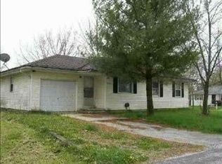 2790 Oak Ridge Cir, Sedalia, MO 65301