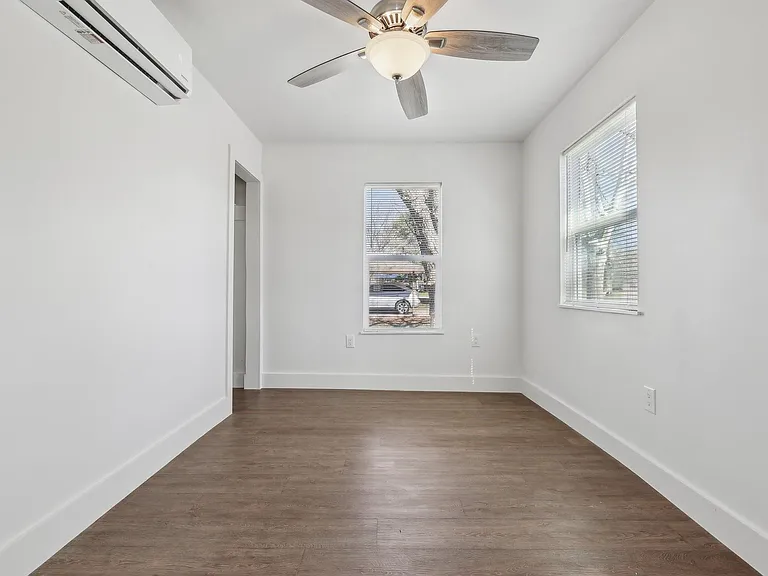 304 Harris St — Photo 18