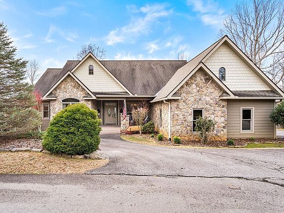 3rd image of 163 Yellow Maple Ln