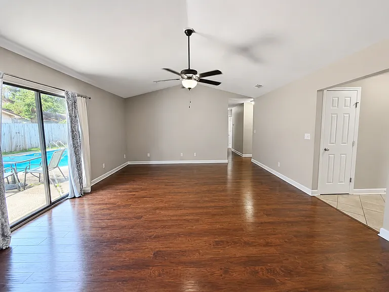 289 Honeysuckle Way — Photo 9