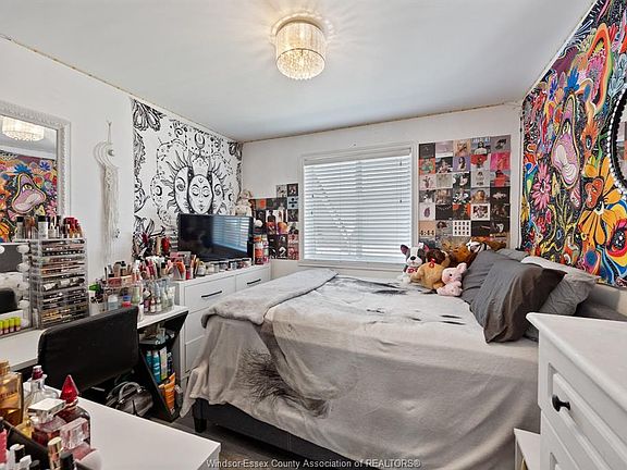5th image of 1622 Clover Ave
